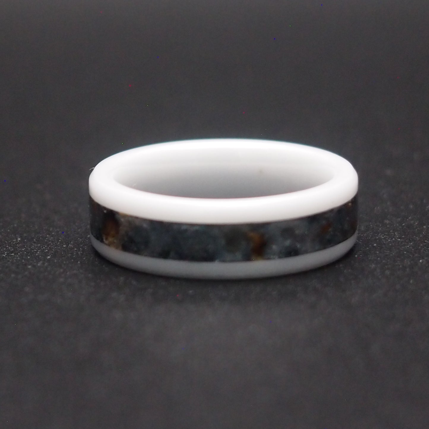 1/1 WHITE CERAMIC INLAY RING SIZE 6